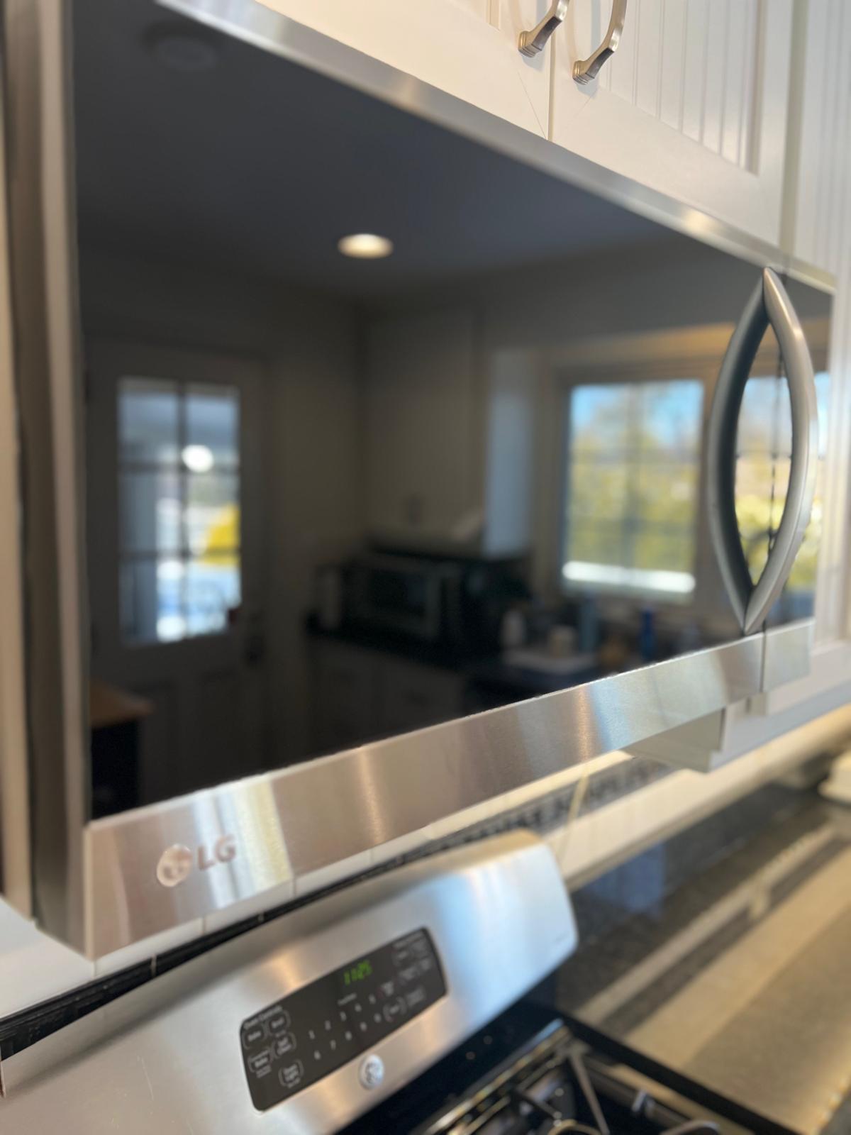 Glass cooktop and stainless oven polished after a deep kitchen cleaning